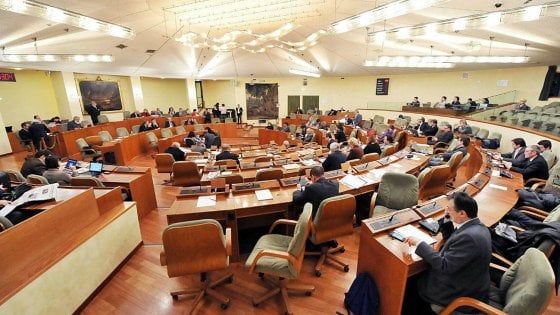 Regione Piemonte, respinto il ricorso di 39 ex consiglieri contro il taglio dei vitalizi