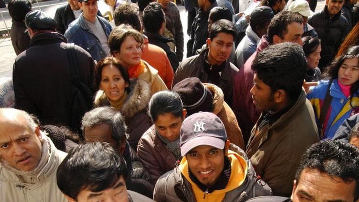 La sindaca Elena Piastra: “A Settimo Torinese il rinnovo dei permessi di soggiorno può farlo l’anagrafe”