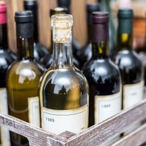 Italiani a casa, aumenta il delivery anche per vini e bevande