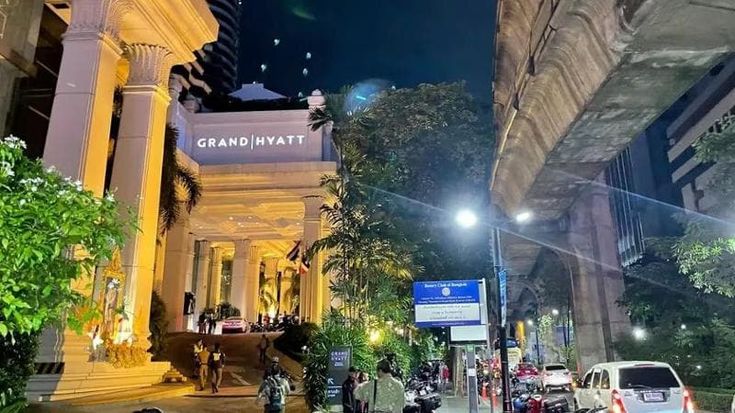 Il giallo di Bangkok, sei persone trovate morte in un hotel di lusso: “Tracce di cianuro nelle loro tazze”