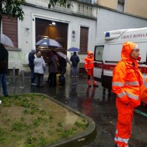 Cremona, tragico incidente in giardino: in due travolti e uccisi da una quercia secolare