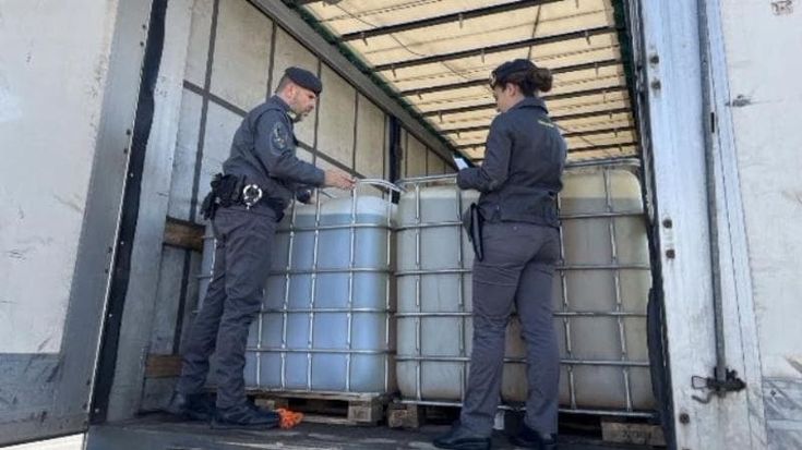 Guidonia, sequestrati 30mila litri di gasolio di contrabbando: era registrato come liquido corrosivo