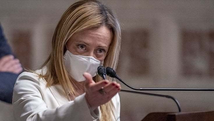Centrodestra, la controffensiva di Meloni: "Un intergruppo parlamentare con Salvini e Berlusconi"