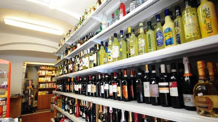 Minimarket chiusi alle 21 in 19 strade e piazze di Firenze. “La sicurezza è un diritto”