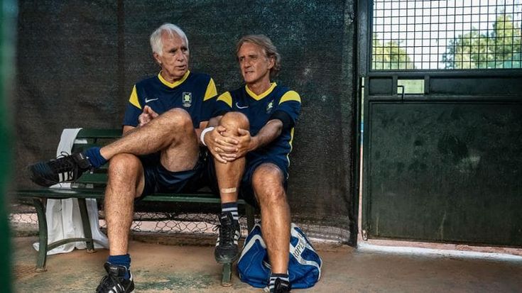 Malagò e Mancini compagni di squadra a calcetto: le foto in coppia e il futuro della Nazionale