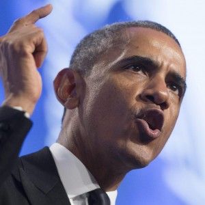 Obama sul palco con un finto deputato: il Secret Service di nuovo sotto accusa