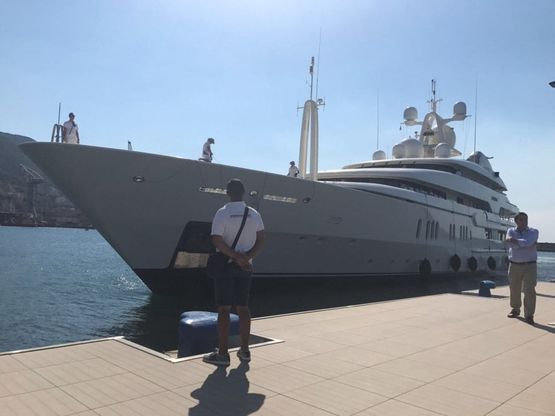 A Stabia Main Port arriva il mega yacht Montkaj della famiglia reale saudita