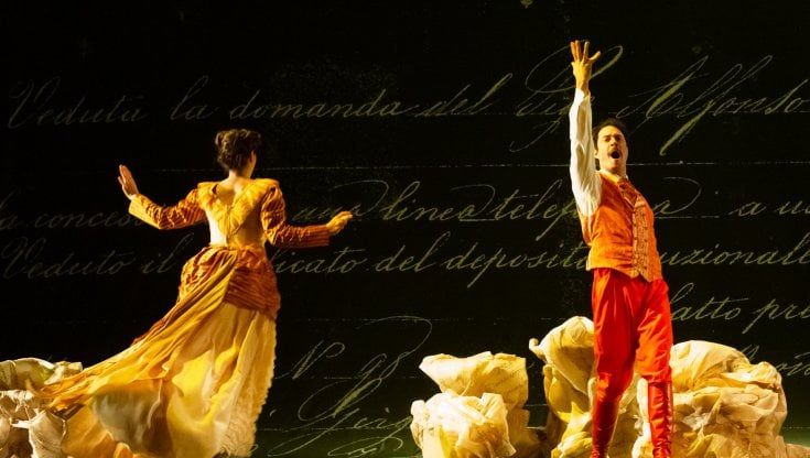 Equivoci e ricatti, Camilleri al teatro Biondo tra folklore e fumetto