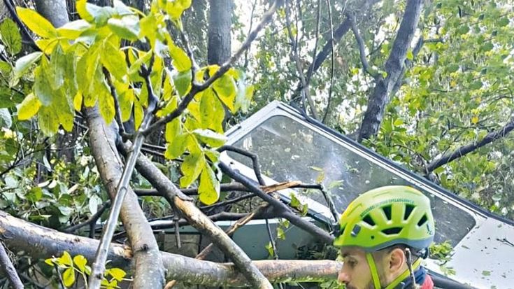 La strage della funivia: cavo rotto, cade la cabina. Quattro morti e un ferito