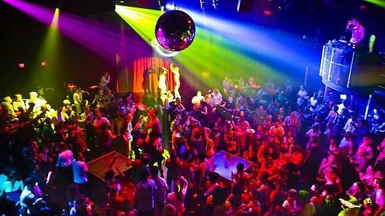 Torino, il dongiovanni da discoteca mirava in realtà allo smartphone: arrestato per furto