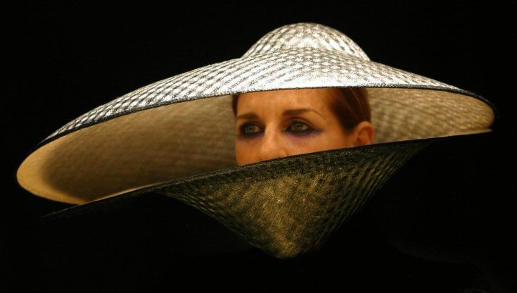 Avatar, nuova frontiera della moda: vestiti virtuali indossati sui social 