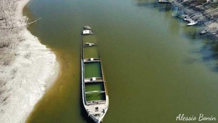 Il Po in secca: riemergono un blindato tedesco e relitti affondati durante la seconda guerra