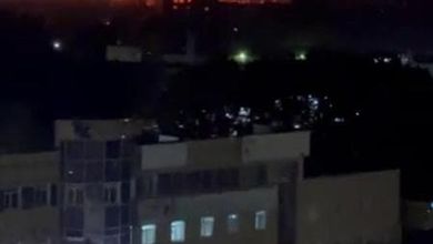 Russia, droni ucraini colpiscono raffineria a Perm: l'esplosione e le fiamme dopo il raid