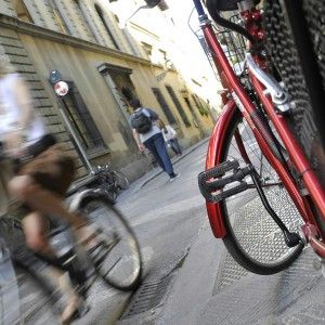 Ode al ciclista, eroe incosciente