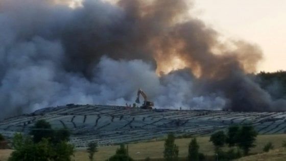 Serravalle Pistoiese, incendio in discarica: "Non esclusa la matrice dolosa"