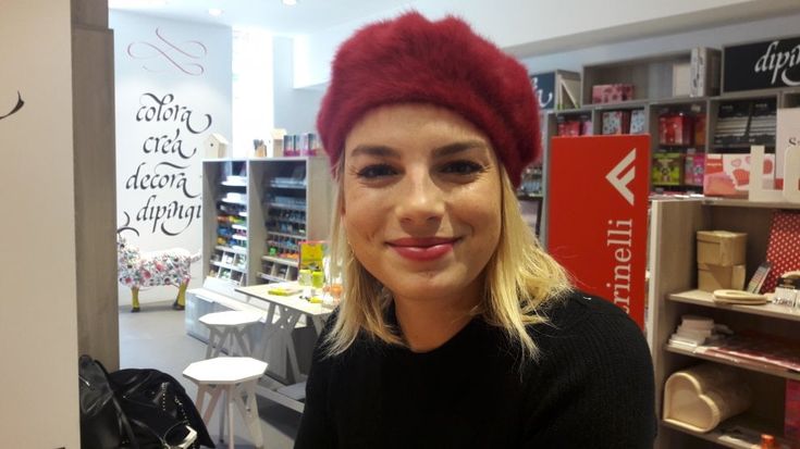 Palermo, folla alla Feltrinelli per il firmacopie di Emma Marrone