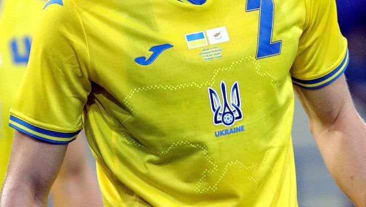 "La Russia ha ragione": la Uefa impone il cambio di maglia all'Ucraina