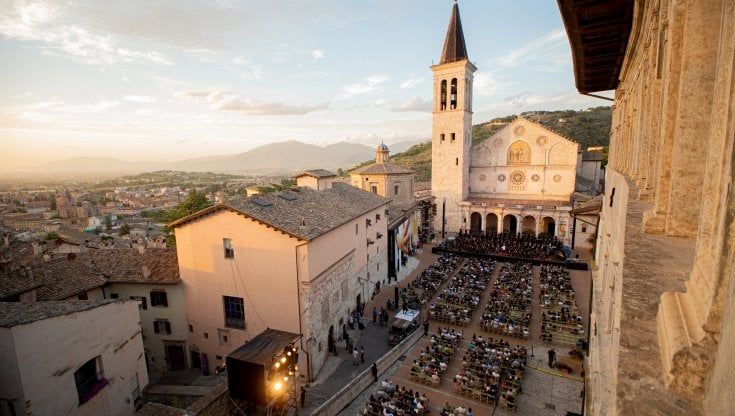 Spoleto, il Festival dei Due Mondi è al numero 66: la città si trasforma in un palco di teatro, danza e musica