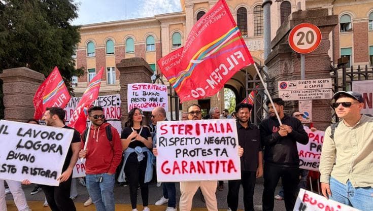 “Ferri puliti, piatti vuoti”, sciopero al Sant’Orsola dei lavoratori in appalto: tolti i buoni pasto