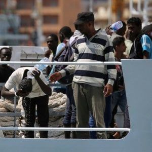  Potenza, dalla Basilicata una proposta per  accogliere i migranti della nave Diciotti ma la destra attacca