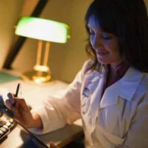 I virus sono più pericolosi di mattina, rischi con turni di notte e jet lag