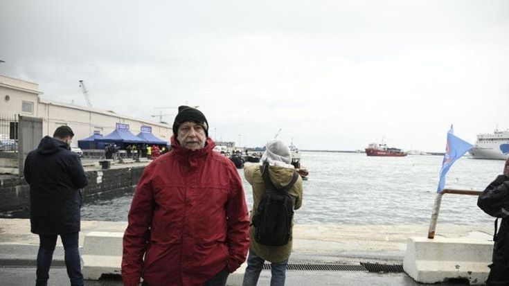 A Napoli nave Ong con 41 migranti. Casarini a Meloni: “Riapriamo discussione sui patti con la Libia”