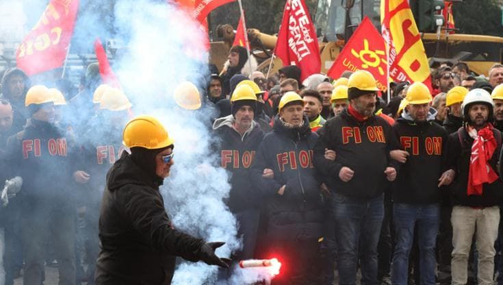 Ex Ilva, Orlando attacca: “L’intervento dello Stato unica possibilità”