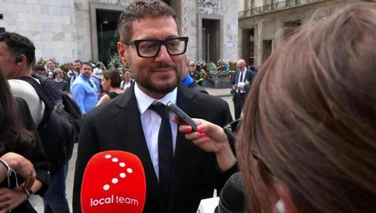 Enrico Papi: "L'insegnamento più importante di Berlusconi? Rispettare il pubblico"