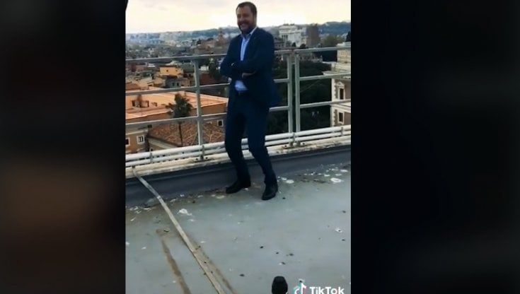 Un po' revival, molto 'boomer': la campagna elettorale social dei politici su Tiktok e Instagram (usati male)