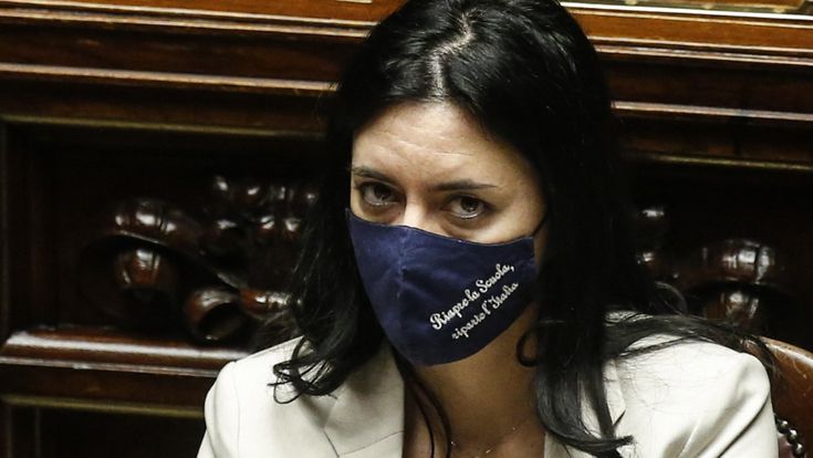La lite notturna in cdm. "Azzolina, non sei la scuola", "Voi dem ci prendete in giro"
