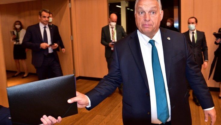 Ungheria, lo schiaffo della Corte costituzionale a Orban: "Niente primato nazionale sul diritto europeo"