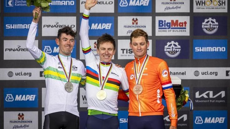 Pogacar, il campione del mondo visto dagli sconfitti: “Folle attaccare a 100 km dall’arrivo”. Eddy Merckx: “Ora è chiaro: è più forte di me”