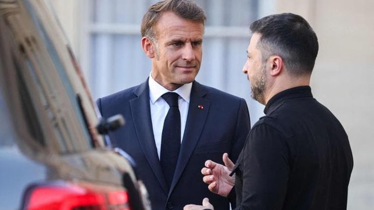 Tour per i nuovi aiuti, Zelensky da Macron incassa lo scudo aereo