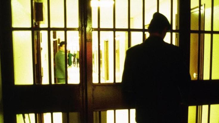 Detenuto scavalca il muro di cinta ed evade dal carcere di Lodi: ricerche in corso