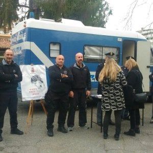 Roma, palpeggia donna su autobus e lei lo arresta