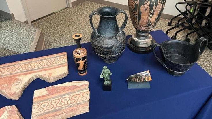 Marmi, vasi, affreschi: tornano dagli Usa 266 opere scavate illegalmente in Italia
