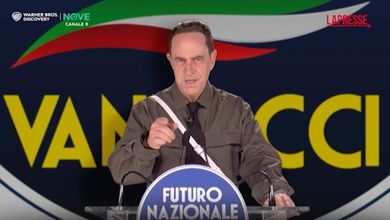 Crozza/Vannacci: "Dalle sponde della Calabria è ufficialmente salpata la corazzata Vannacci"