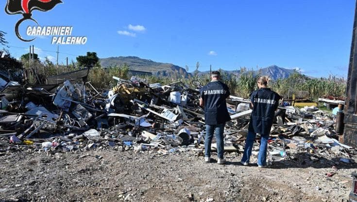 Bagheria, scoperta maxi discarica abusiva: sei denunciati