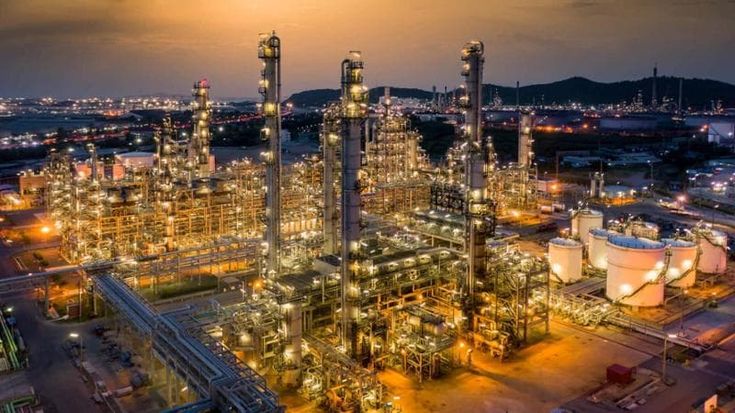 L’economista Eni: “Impatto minimo dall’accordo Usa-Russia sul diesel, i prezzi non scenderanno”