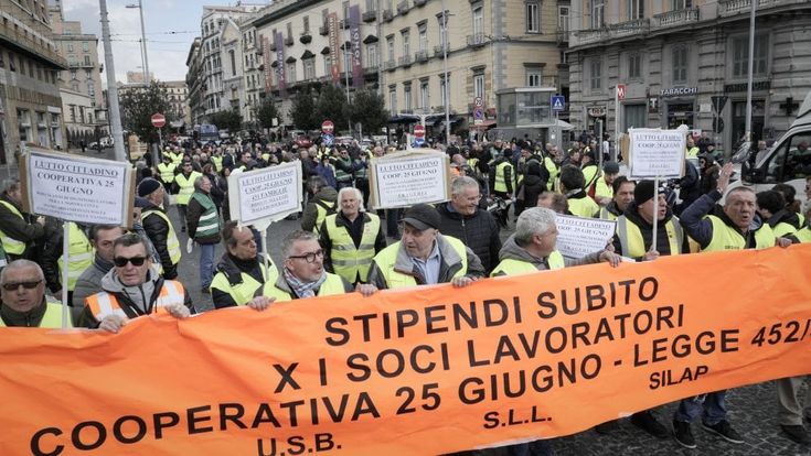 Corteo gilet gialli anche a Napoli,cooperative senza salario
