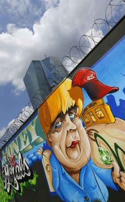 Francoforte, graffiti polemici sulla nuova sede della BCE