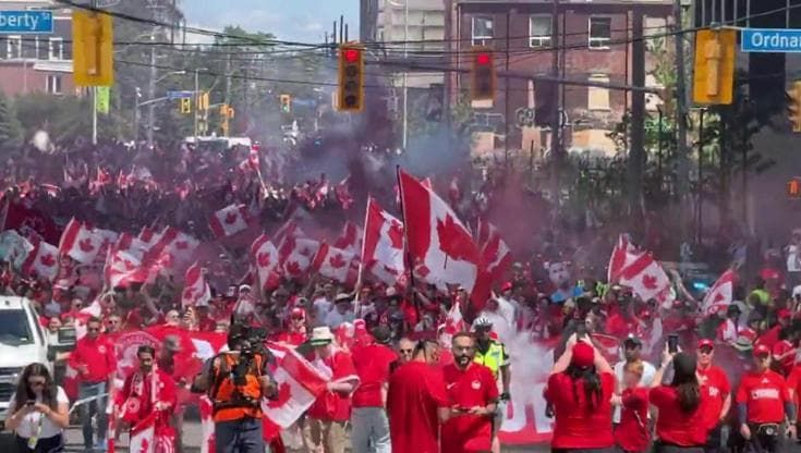 Mondiali, a Toronto migliaia in strada per l'esordio del Canada