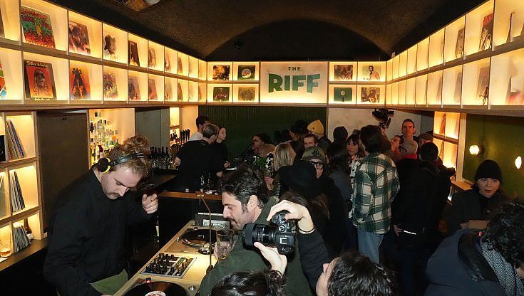 Apre The Riff, il ristorante di Fabio Volo a Reggio Emilia che in sala ha il dj selector