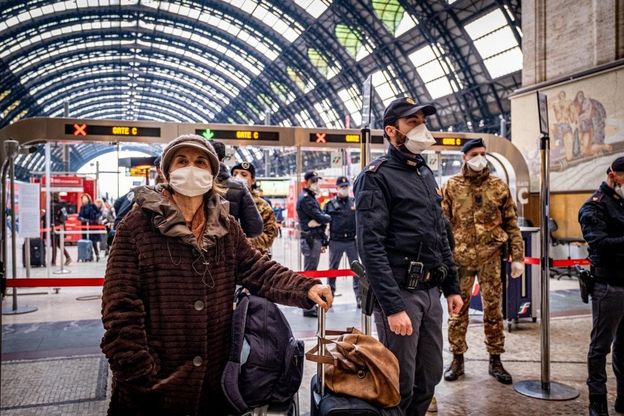 Coronavirus, controlli in stazione Centrale sui passeggeri