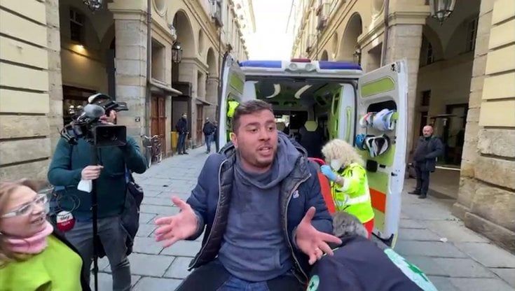 Incitava la folla a gridare "duce" a Draghi, leader dei No Vax condannato a una multa