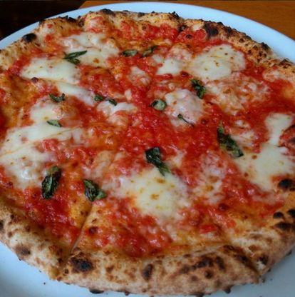 Pizza batte hamburger, su Instagram è il piatto più fotografato