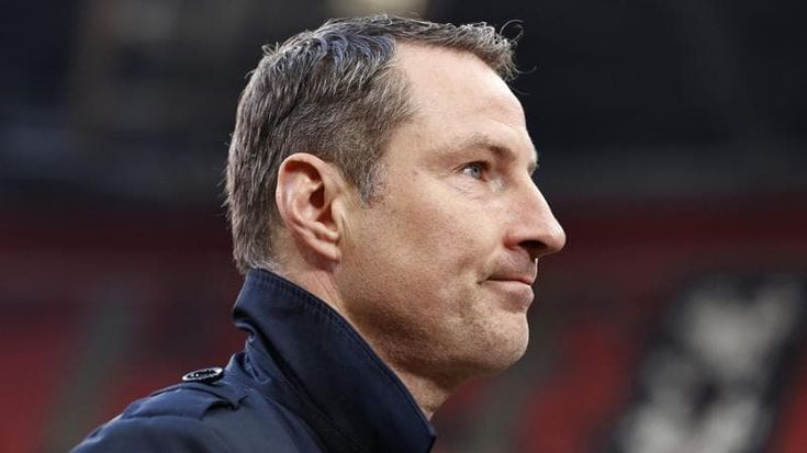 Il Feyenoord esonera l’allenatore Priske a due giorni dal play-off di Champions con il Milan