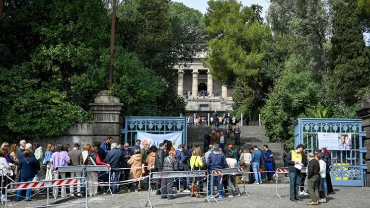 Giornate Fai, oggi oltre 40 siti aperti. File al Mausoleo di Posillipo, incanta Palazzo d’Avalos