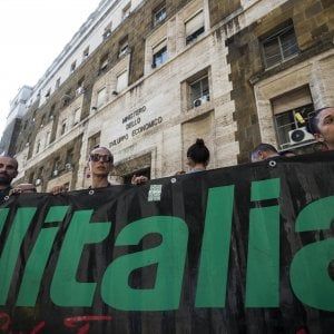 Alitalia, chiesta la proroga della cassa integrazione fino al 23 marzo
