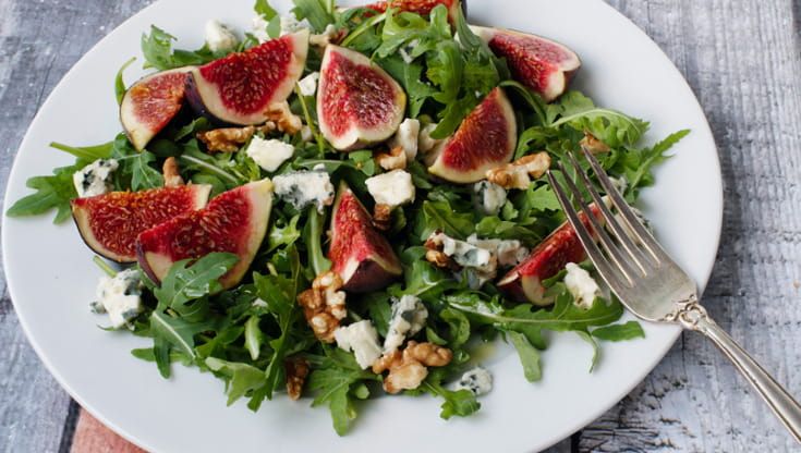 Fresca e gustosa, la rucola aiuta il metabolismo dei grassi e favorisce la salute a tavola